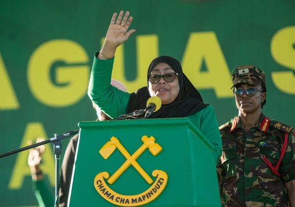 Τανζανία: H Σαμίγια Σουλούχου Χασάν επανεκλέγεται πρόεδρος και εκατοντάδες θεωρούνται νεκροί στις ταραχές