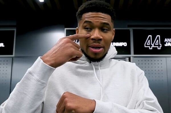 Γιάννης Αντετοκούνμπο: «Άρπαξα έναν ληστή» - Εμφανίστηκε με μαυρισμένο μάτι σε αγώνα 