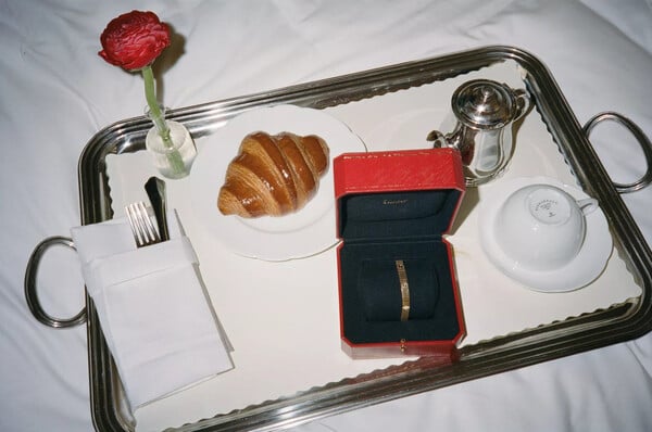 Ο Jacob Elordi φωτογραφίζεται από τη Sofia Coppola ως πρεσβευτής της Cartier