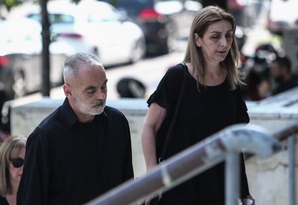 ΚΑΜΠΑΝΟΣ ΔΙΚΗ ΜΗΤΕΡΑ