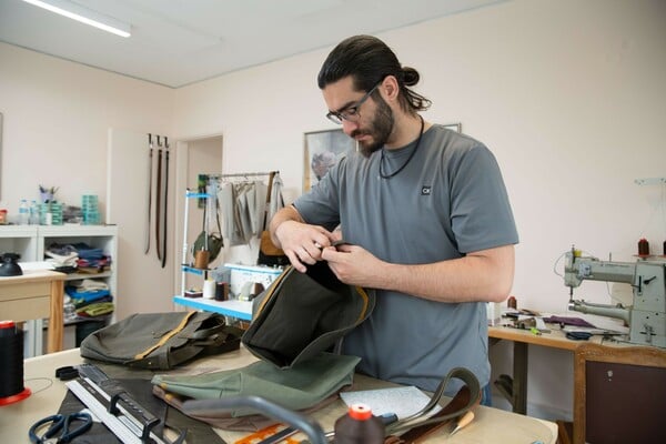 Bagblaze: Το ελληνικό brand που δίνει νέα πνοή στο vintage στυλ