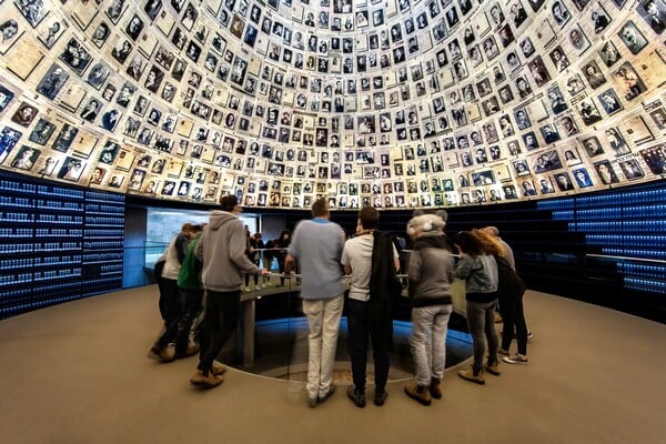 Ταυτοποιήθηκαν τα ονόματα 5 εκατομμυρίων Εβραίων που σκοτώθηκαν στο Ολοκαύτωμα