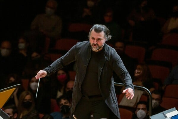 Ο Γιώργος Μπαλατσινός στη θέση του καλλιτεχνικού διευθυντή της ιταλικής Istituzione Sinfonica Abruzzese