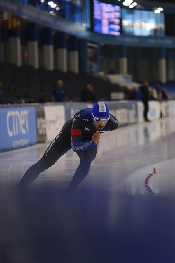 Γνωρίζοντας τον πρώτο Έλληνα παγοδρόμο ταχύτητας που ετοιμάζεται για τους Ολυμπιακούς αγώνες