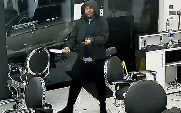 Βρετανία: Η αστυνομία είχε ταυτοποιήσει τον δράστη πριν από την επίθεση με μαχαίρι στο τρένο