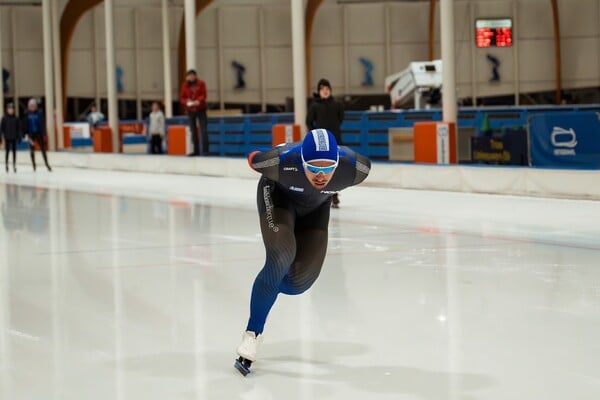Γνωρίζοντας τον πρώτο Έλληνα παγοδρόμο ταχύτητας που ετοιμάζεται για τους Ολυμπιακούς αγώνες
