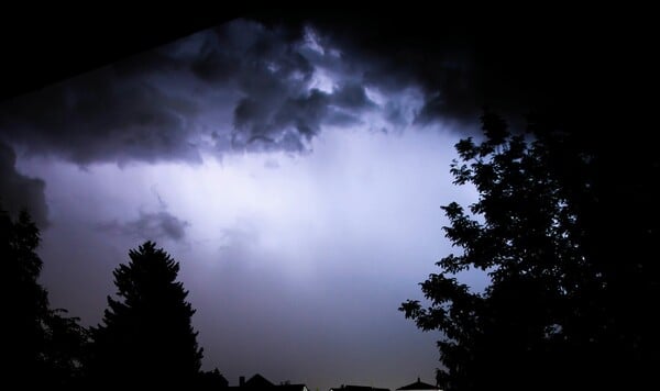 Καιρός: Γιατί καθυστέρησαν οι καταιγίδες και οι ισχυρές βροχοπτώσεις που αναμένονταν