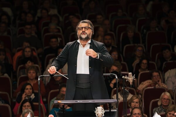 Ο Γιώργος Μπαλατσινός στη θέση του καλλιτεχνικού διευθυντή της ιταλικής Istituzione Sinfonica Abruzzese