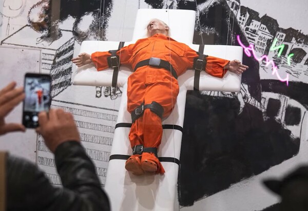 ΝΤΟΝΑΛΝΤ ΤΡΑΜΠ ΓΛΥΠΤΟ ΕΛΒΕΤΙΑ