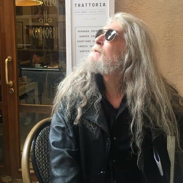 *Να γυρνάς προς το αληθινό αφού έχεις καεί από το ωραίο/ από τον Πάνο Μιχαήλ