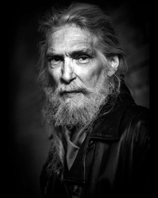 *Να γυρνάς προς το αληθινό αφού έχεις καεί από το ωραίο/ από τον Πάνο Μιχαήλ