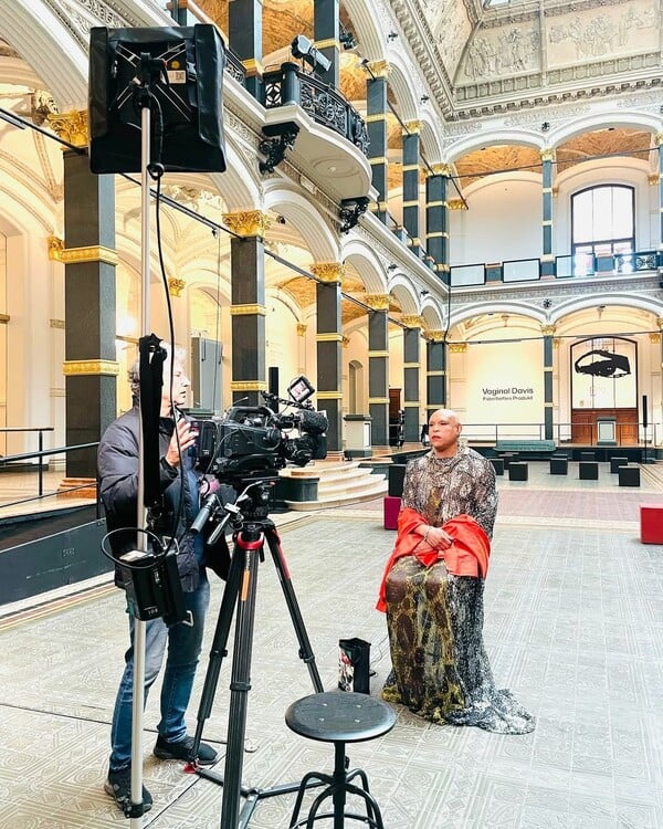 *Να γυρνάς προς το αληθινό αφού έχεις καεί από το ωραίο/ από τον Πάνο Μιχαήλ