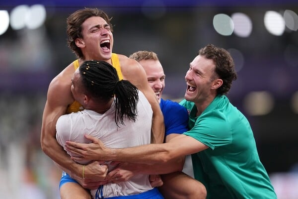 Εμμανουήλ Καραλής: Πολλοί είναι δίπλα σου στα μετάλλια, στο χειροκρότημα και στη λάμψη, αλλά μετά οι προβολείς σβήνουν