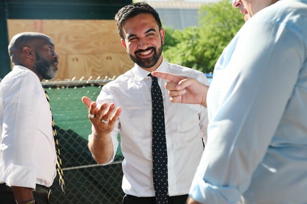 Γιατί η νίκη του Ζοχράν Μαμντάνι έχει σημασία πέρα από τη Νέα Υόρκη