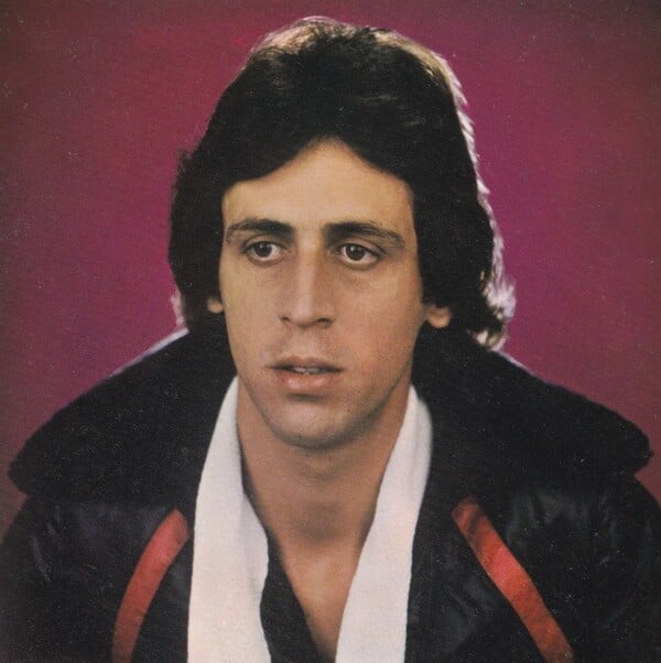 Ηλίας Ασβεστόπουλος και 2002: 50 χρόνια από το άλμπουμ «Ο Σιδερένιος Άνθρωπος»