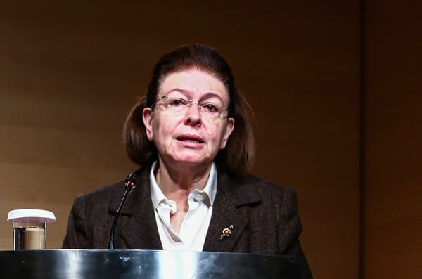 Η Λίνα Μενδώνη αποχαιρετά τον Νίκο Στεφάνου: «Αποχαιρετώ τον εικαστικό-στοχαστή, αλλά και τον πολύτιμο φίλο»