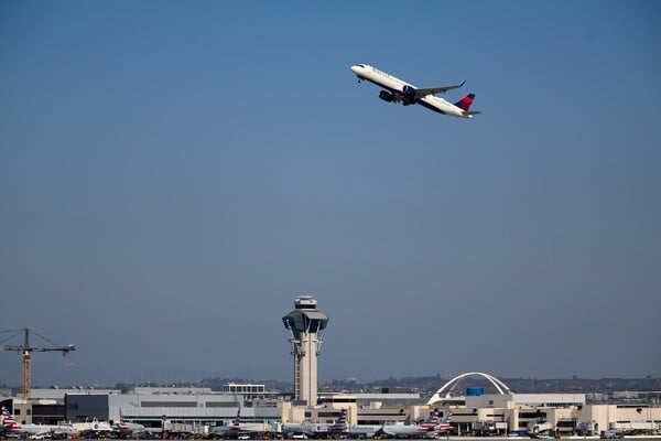 ΗΠΑ: Αναστάτωση στα αεροδρόμια με περισσότερες από 1.000 πτήσεις να ακυρώνονται λόγω του shutdown