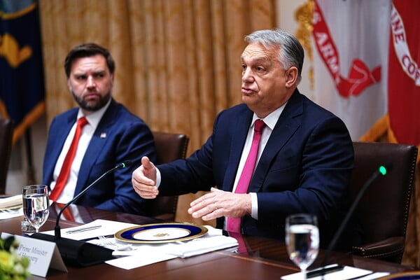 Ο Τραμπ θα επιτρέψει στην Ουγγαρία να αγοράζει ρωσικό πετρέλαιο - Τι δήλωσε για ενδεχόμενη συνάντηση με τον Πούτιν