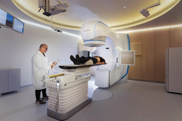 Επιστημονική αριστεία με ανθρωποκεντρική φροντίδα στο Διεθνές Ογκολογικό Κέντρο της Θεσσαλονίκης