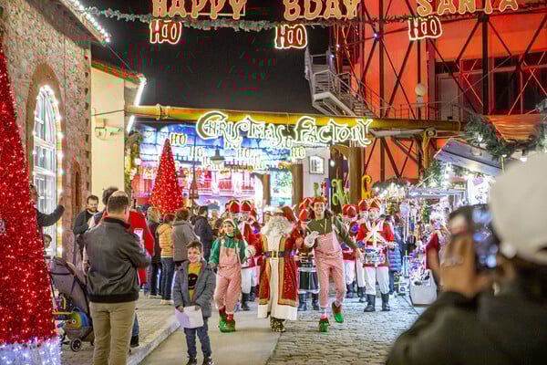 ΔΕΗ CHRISTMAS FACTORY: Κάθε χρόνο, η ίδια υπόσχεση- τα Χριστούγεννα ξεκινούν από εδώ