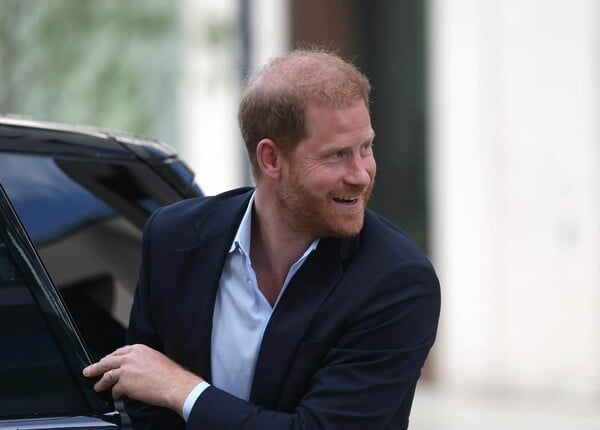 Πρίγκιπας Χάρι: «Ζητώ συγγνώμη από τον Καναδά που φόρεσα το καπέλο των L.A. Dodgers»