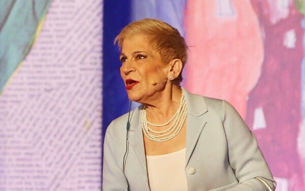 ΧΡΥΣΑ ΡΩΠΑ ΕΡΩΤΙΚΗ ΣΚΗΝΗ