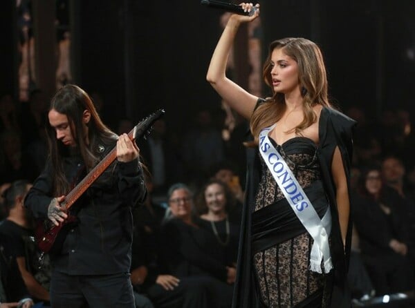 Miss World 2025: Η εκπρόσωπος της Χιλής εξέπληξε το κοινό ερμηνεύοντας death metal