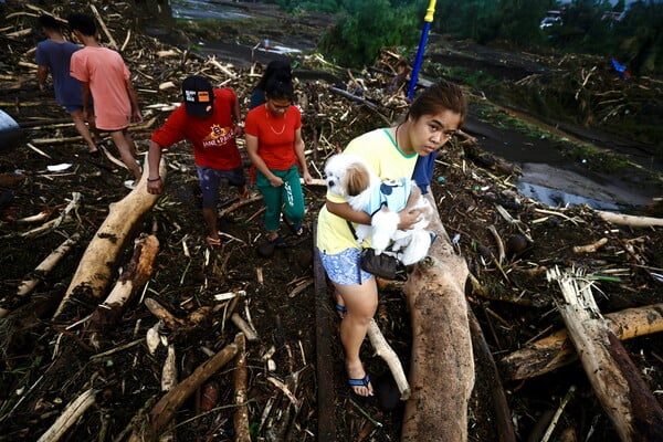 ΦΙΛΙΠΠΙΝΕΣ ΥΠΕΡΤΥΦΩΝΑΣ