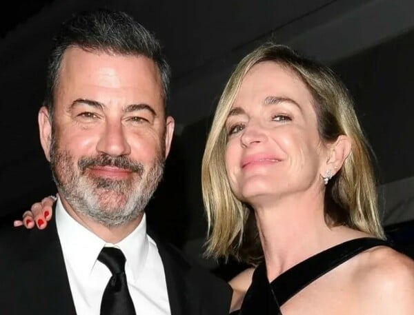 Τζίμι Κίμελ: Η σύζυγος του παρουσιαστή αποκάλυψε ότι έχουν «δυσκολέψει» οι σχέσεις με συγγενείς που υποστηρίζουν τον Τραμπ