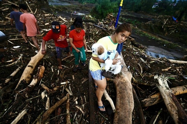 ΤΥΦΩΝΑΣ ΦΙΛΙΠΠΙΝΕΣ