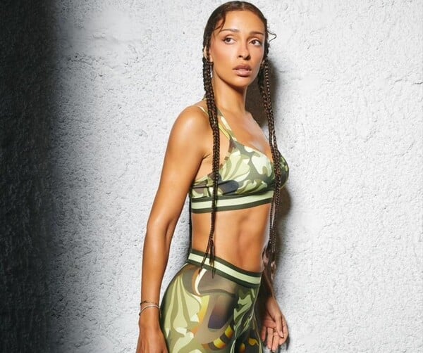 Η Ελένη Φουρέιρα πρωταγωνιστεί στη νέα συλλογή PUMA Floral Ribbon