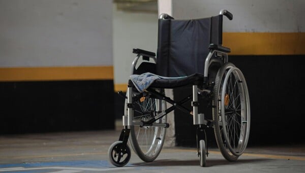 Σπάνια περίπτωση υδρανεγκεφαλίας στις ΗΠΑ - Η Άλεξ πήγε κόντρα στο προσδόκιμο ζωής και γιορτάζει τα 20ά της γενέθλια