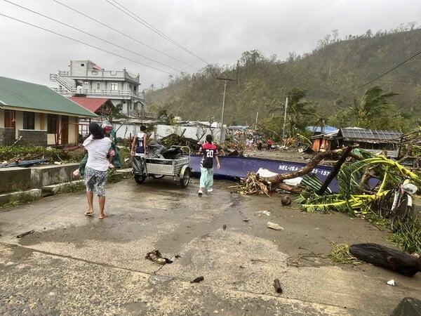 Φιλιππίνες: Πάνω από 1,4 εκατ. εκκενώθηκαν καθώς ο δεύτερος τυφώνας μέσα σε μια εβδομάδα σαρώνει τη χώρα