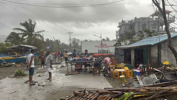 Φιλιππίνες: Πάνω από 1,4 εκατ. εκκενώθηκαν καθώς ο δεύτερος τυφώνας μέσα σε μια εβδομάδα σαρώνει τη χώρα
