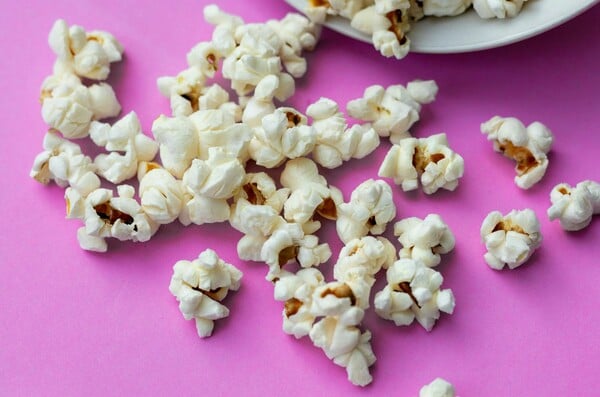 «Ποπ κορν αντί για πατατάκια» κι άλλες 4 αλλαγές στην καθημερινότητα για πιο υγιές έντερο