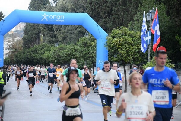 Το μεγαλύτερό βήμα τους μέχρι το επόμενο έκαναν οι δρομείς του 42ου Αυθεντικού Μαραθωνίου της Αθήνας