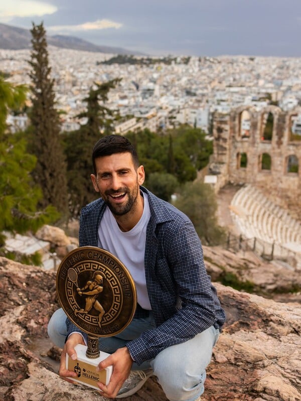 Ο Νόβακ Τζόκοβιτς και τα σκυλιά της Δαλματίας στην Ακρόπολη - Η ανάρτηση του τενίστα για τους 101 τίτλους του