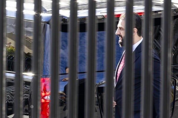 Ιστορική αλλά διακριτική επίσκεψη αλ Σάρα στον Λευκό Οίκο: «Ο Τραμπ θέλει να δείξει πως δεν είναι πλέον τρομοκράτης»