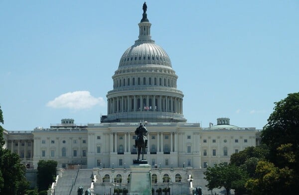 ΗΠΑ: Η Γερουσία εγκρίνει οριστικά την πρόταση για να τερματιστεί προσωρινά το shutdown