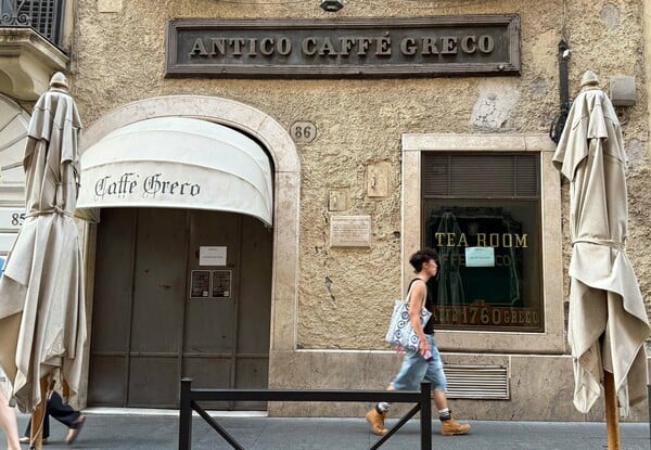 Λουκέτο στο ιστορικό Antico Caffè Greco της Ρώμης μετά από πολυετή δικαστική διαμάχη