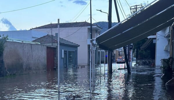 Λέσβος: Σοβαρά προβλήματα από τη σφοδρή κακοκαιρία - Πλημμύρισαν δρόμοι και σπίτια
