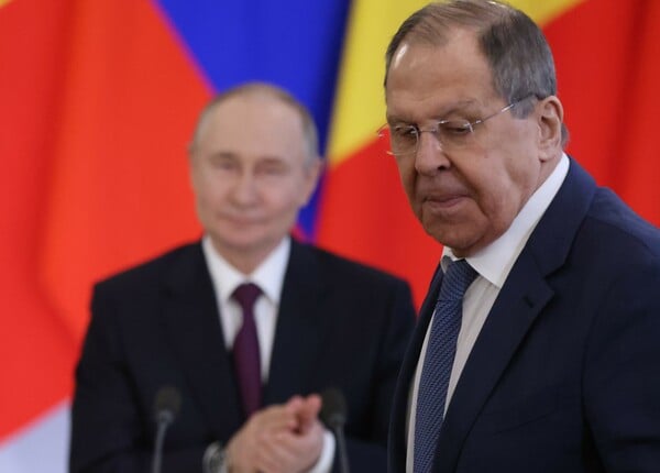 Ρωσία: Η απουσία του Λαβρόφ πυροδοτεί φήμες ότι έχει χάσει την εύνοια του Πούτιν