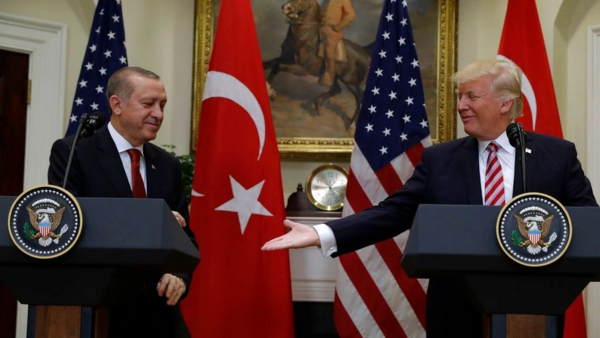 Ο Τραμπ αποθεώνει τον Ερντογάν παρουσία Φιντάν: «Είναι ένας σπουδαίος ηγέτης»