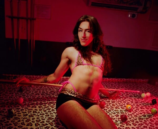  Αν δεν μπορείς να μας νικήσεις, θα μας κοιτάς/ από τον Πάνο Μιχαήλ