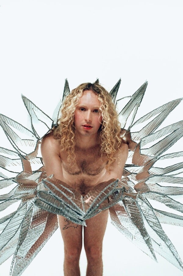  Αν δεν μπορείς να μας νικήσεις, θα μας κοιτάς/ από τον Πάνο Μιχαήλ