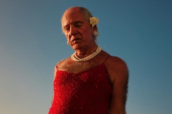  Αν δεν μπορείς να μας νικήσεις, θα μας κοιτάς/ από τον Πάνο Μιχαήλ