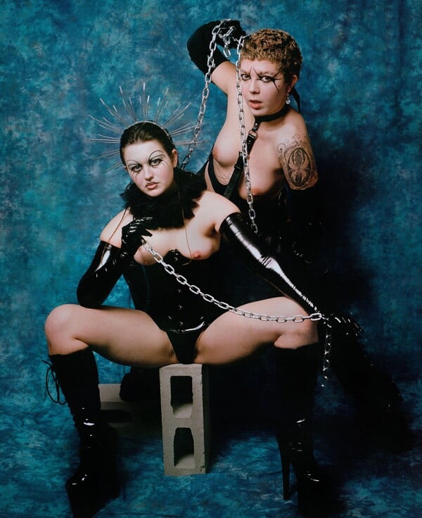  Αν δεν μπορείς να μας νικήσεις, θα μας κοιτάς/ από τον Πάνο Μιχαήλ