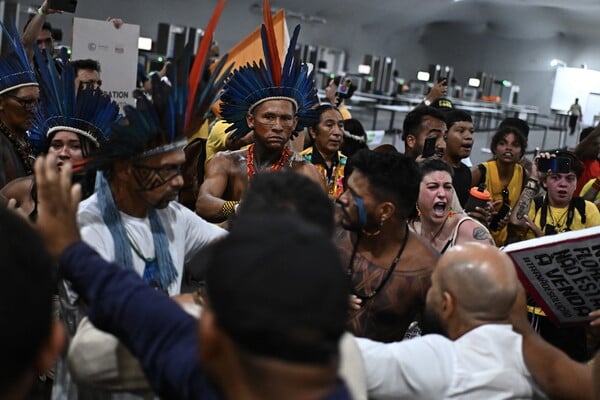 Βραζιλία: Ξεκίνησαν εκ νέου οι εργασίες της COP30 μετά τις συγκρούσεις με αυτόχθονες 