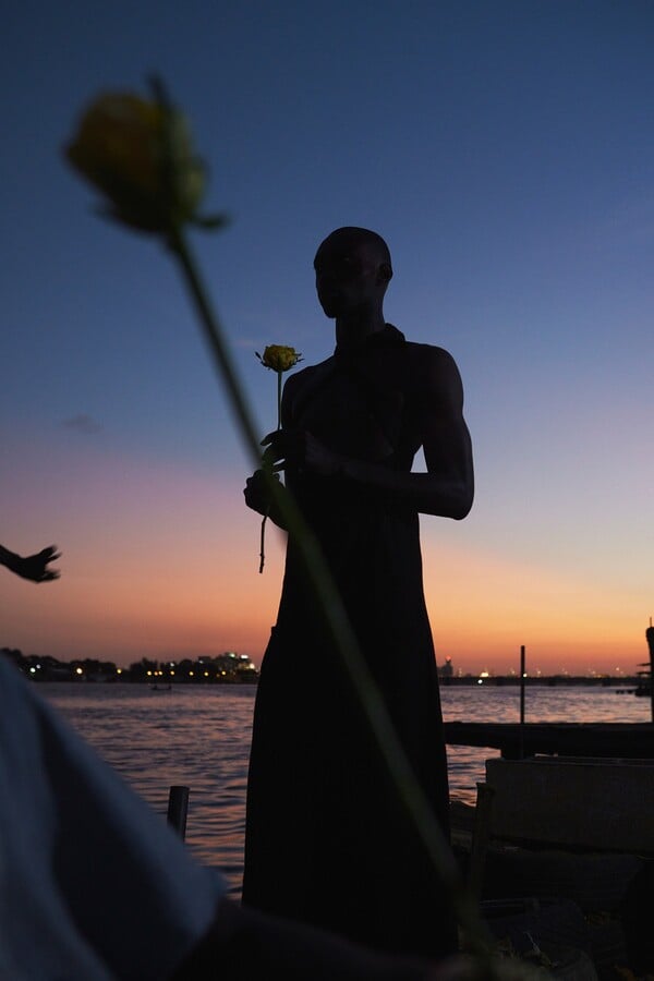  Αν δεν μπορείς να μας νικήσεις, θα μας κοιτάς/ από τον Πάνο Μιχαήλ