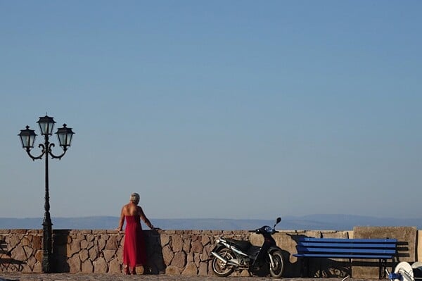  Αν δεν μπορείς να μας νικήσεις, θα μας κοιτάς/ από τον Πάνο Μιχαήλ